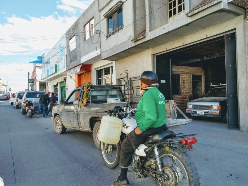 Surten gasolina en bidones