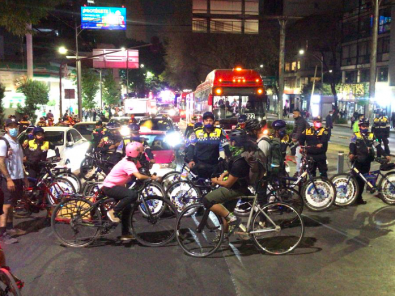 Suspenden a 11 policías tras enfrentamiento con ciclistas
