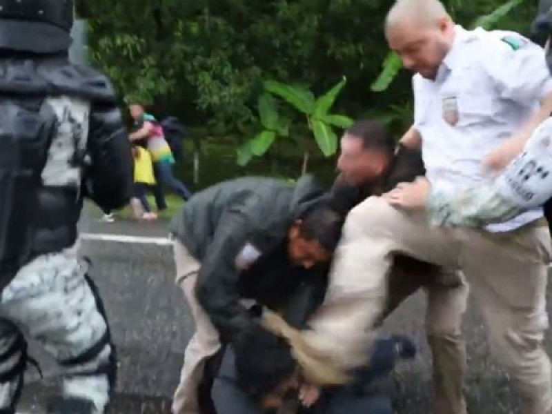Suspenden a agentes INM que golpearon a migrantes en Chiapas