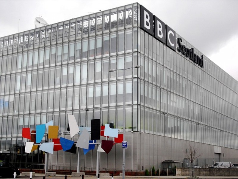 Suspenden a presentador de la BBC por escándalo sexual