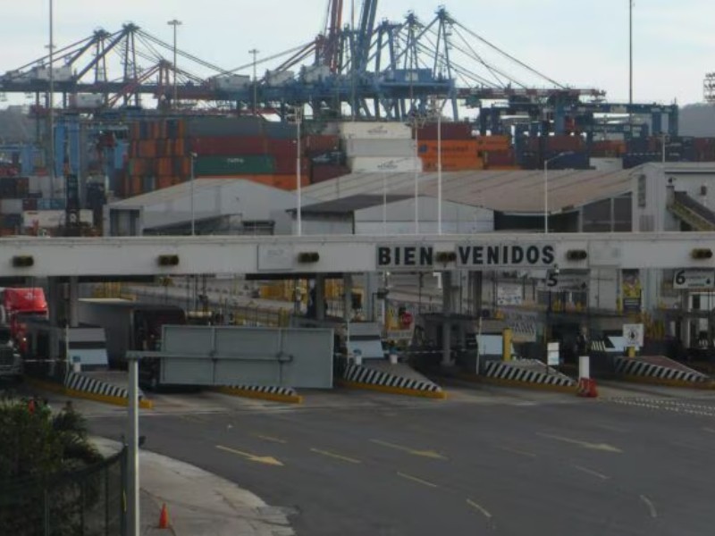 Suspenden acceso a camiones de carga en Aduana Manzanillo por manifestaciones