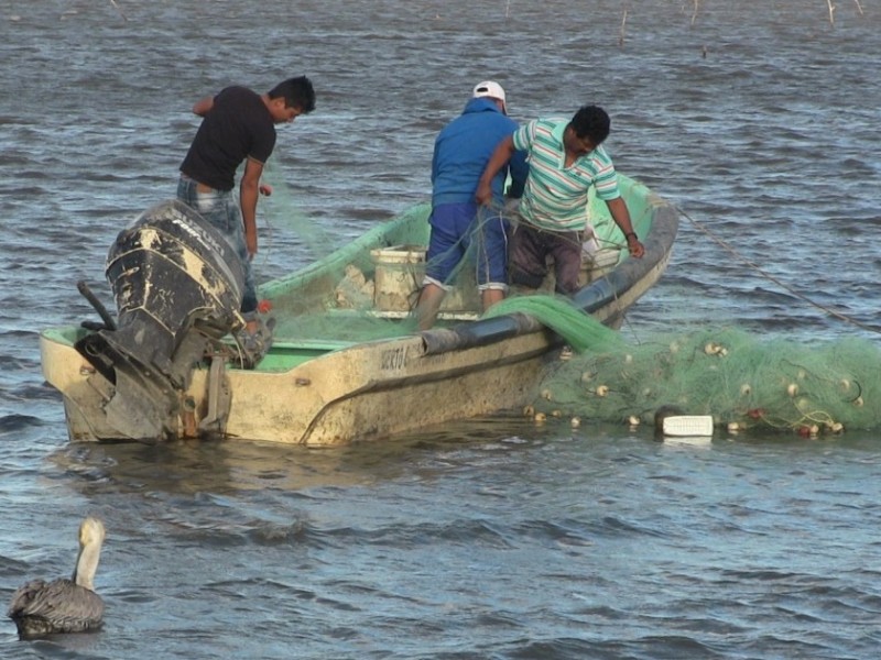 Suspenden actividades pescadores por lluvias