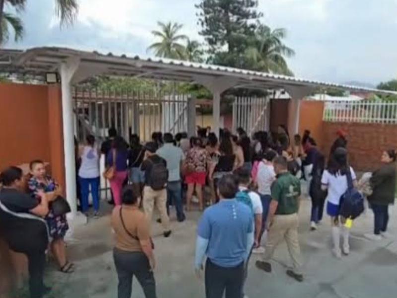 Suspenden clases este lunes en cuatro municipios de Colima