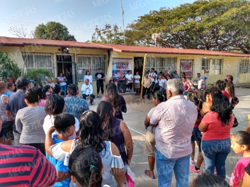 Suspenden clases por robo en escuela primaria de Juchitán