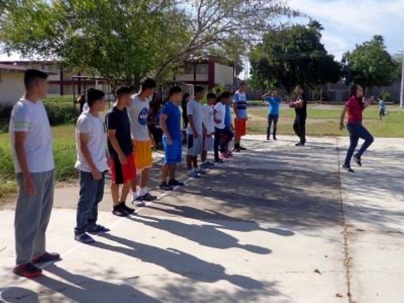 Suspenden escuelas actividades al aire libre por calor