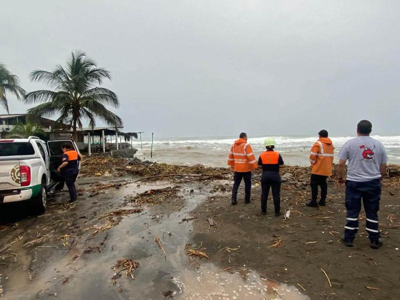 Suspenden todas las actividades en Costa Michoacana por huracán
