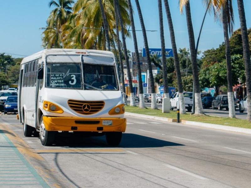 Suspenden transporte público en el estado de Colima por huracán Simón