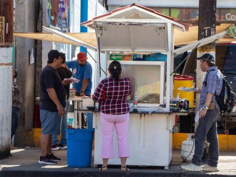 Suspenden venta de alimentos en vía publica