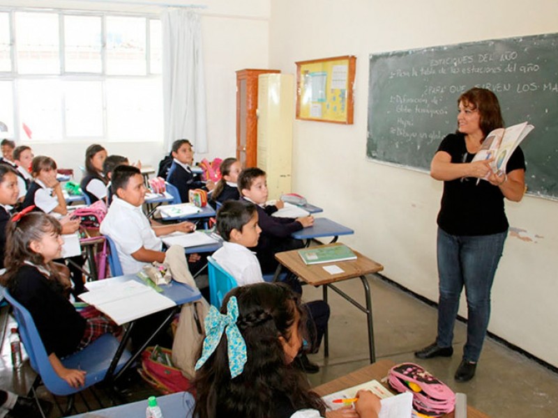 Suspenderán clases en grupos con maestras al frente