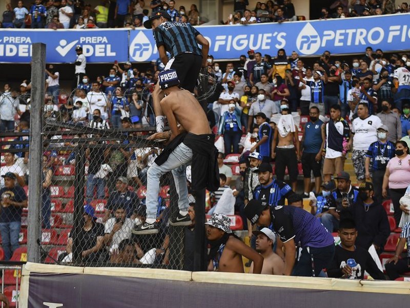 Suspendidos cinco elementos de seguridad del Estadio Corregidora