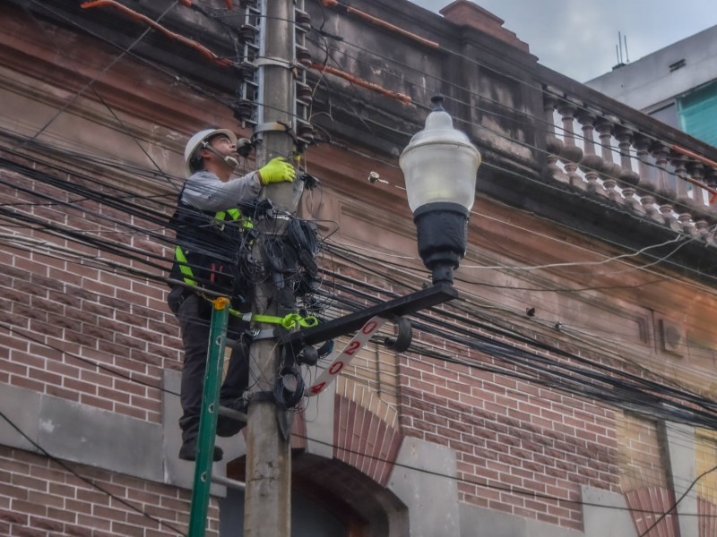 Sustituyen alumbrado en calles del centro de Xalapa