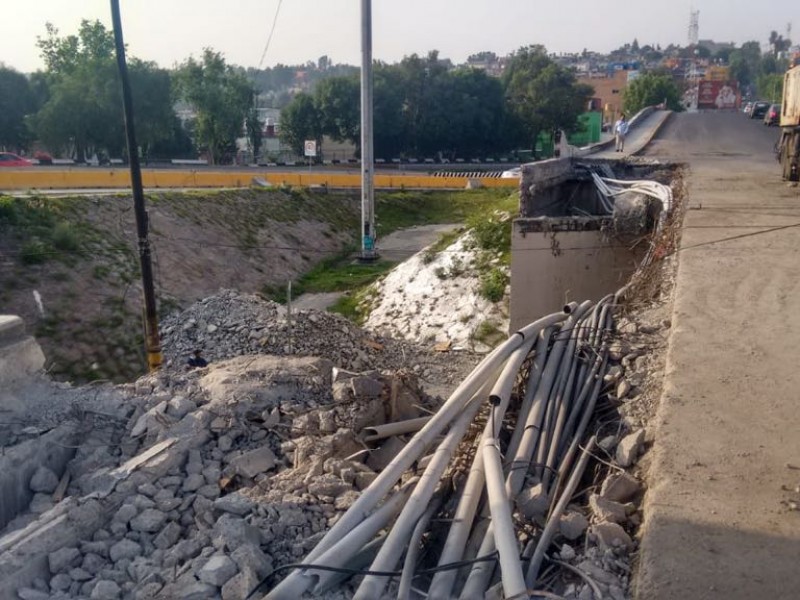 Sustituyen trabes en puente de Santa Mónica