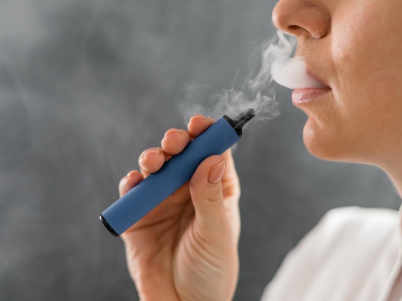 Tabacalera desafía prohibición y logra importar vapes a México