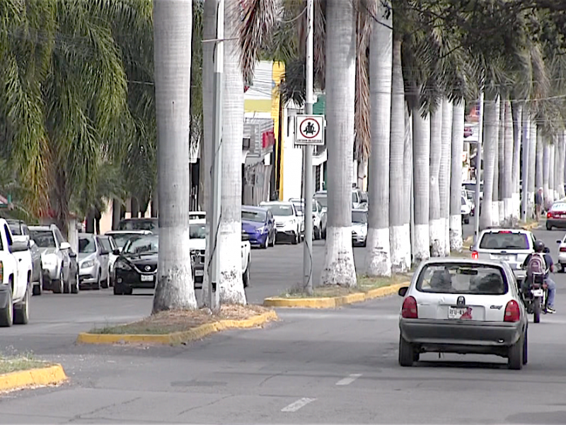 Tachan de irresponsables a comerciantes de la av. Jacarandas