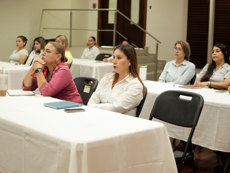 Taller fortalece la atención al cliente en el sector turístico