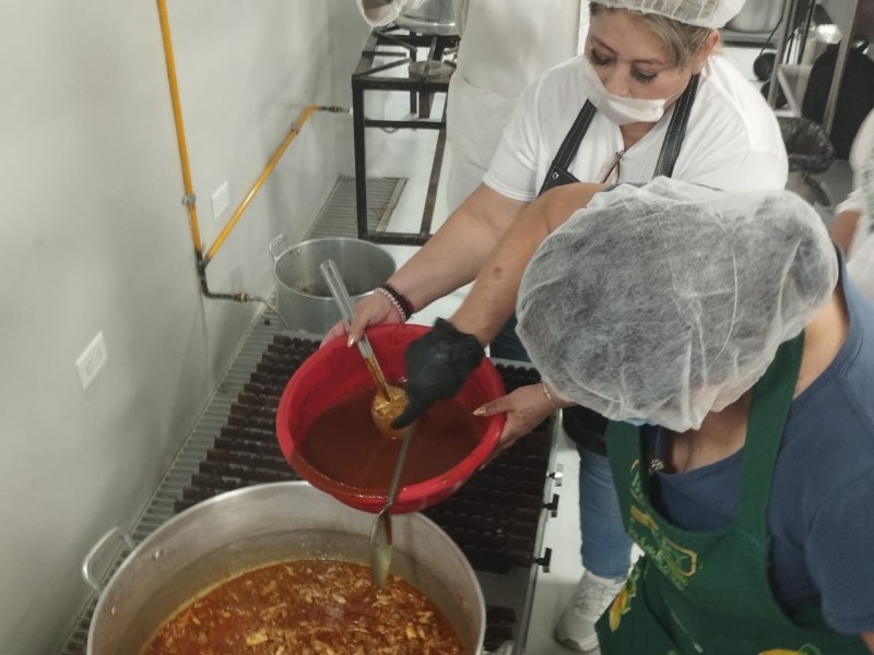 Taller preparación de chilorio en Cajeme con apoyo de ITSON