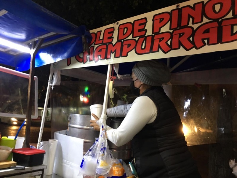 Tamales y champurrado un rico antojito de la temporada invernal