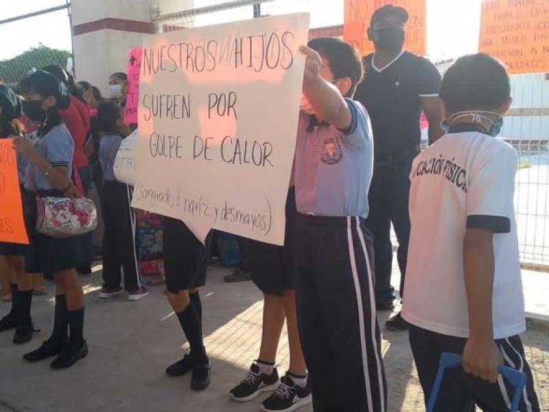 Tamaulipas: Alumnos y maestro de primaria sufren golpe de calor