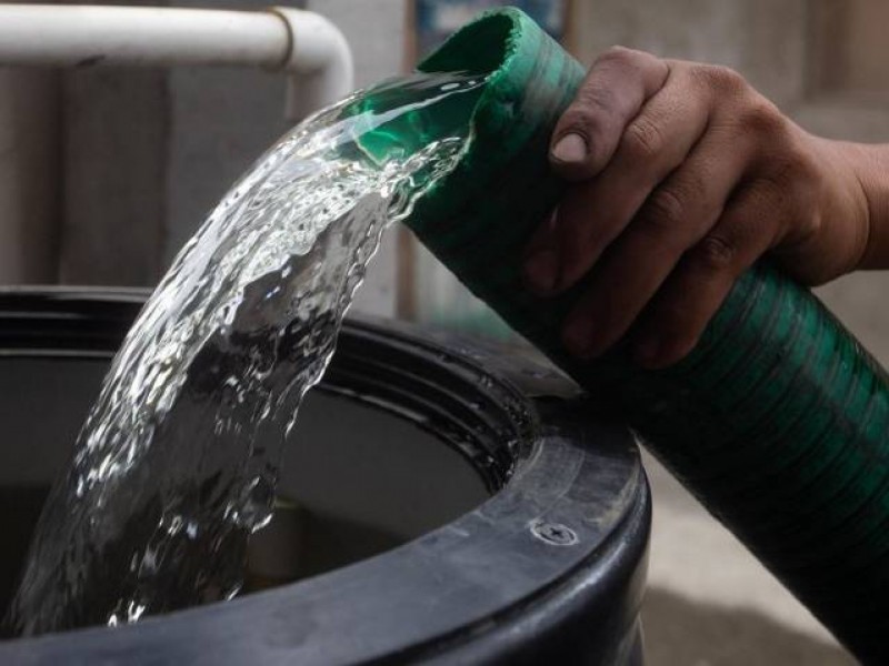 Tandeo de agua potable para el sector colonias