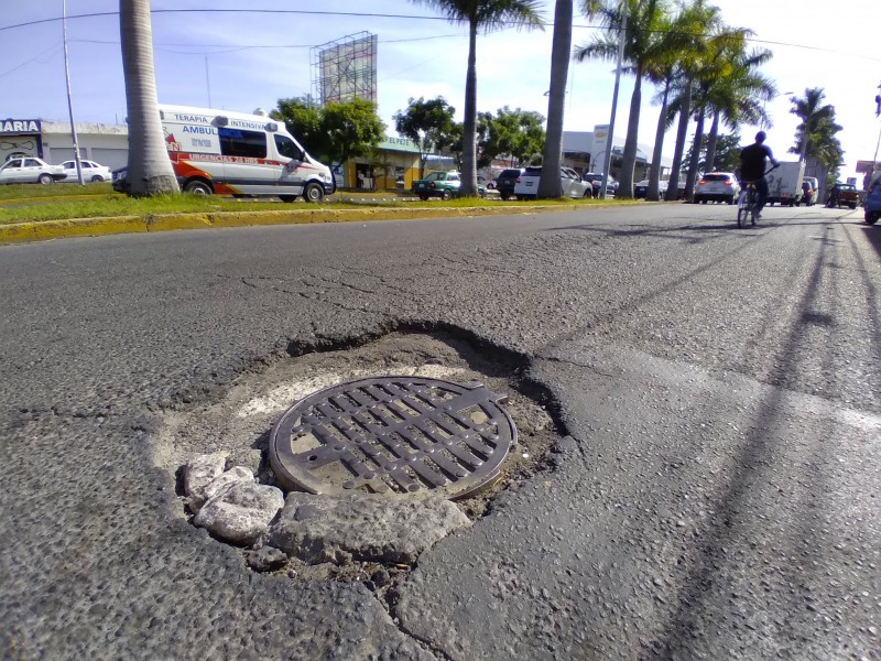 Tapas hundidas, un problema para los conductores