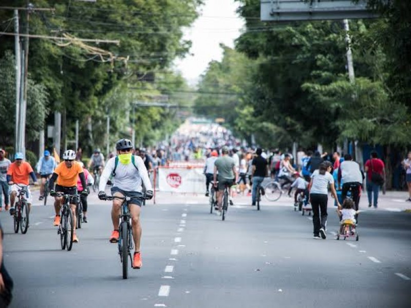 Tapatíos disfrutan la Vía Recreactiva