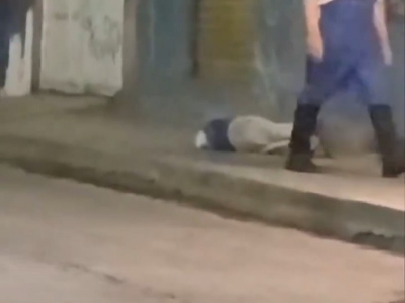 Taquero golpea a borrachito en San Pablo Xochimehuacan
