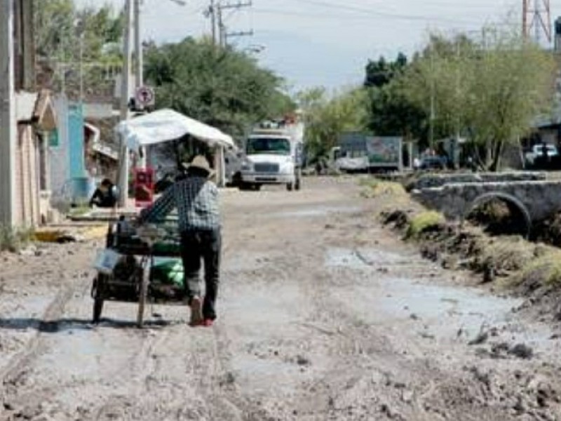 Tarda horas en pasar transporte en San Juan de Abajo