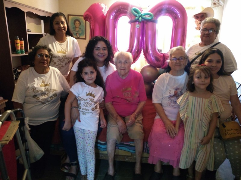 Tatarabuela hermosillense celebra sus 100 años de vida