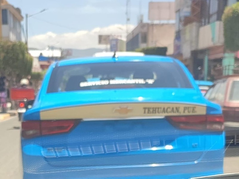 Taxis continúan circulando sin placas