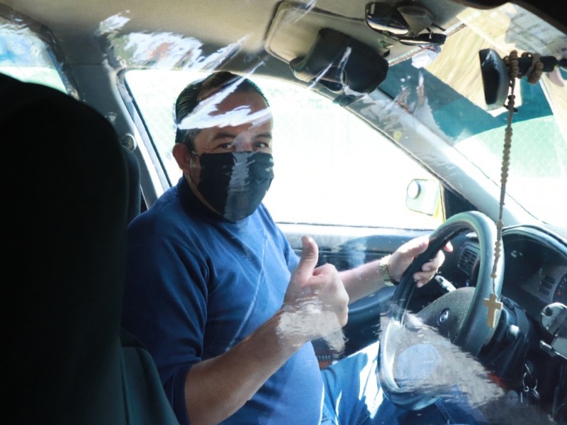 Taxis operan protegiendo a usuarios y operadores durante pandemia