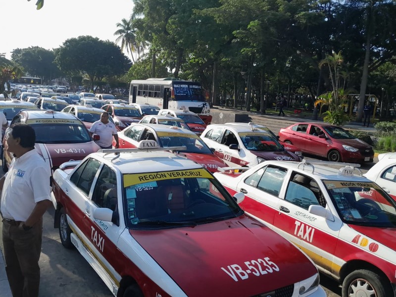 Taxis pierden 80% de mercado frente a plataformas digitales en Veracruz