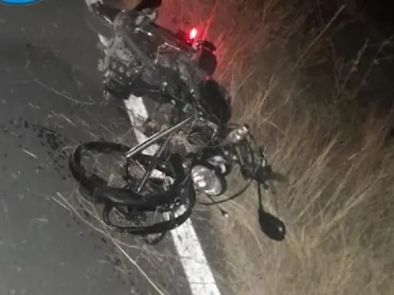 Taxista Antorchista atropella a motociclista en Acatlán de Osorio