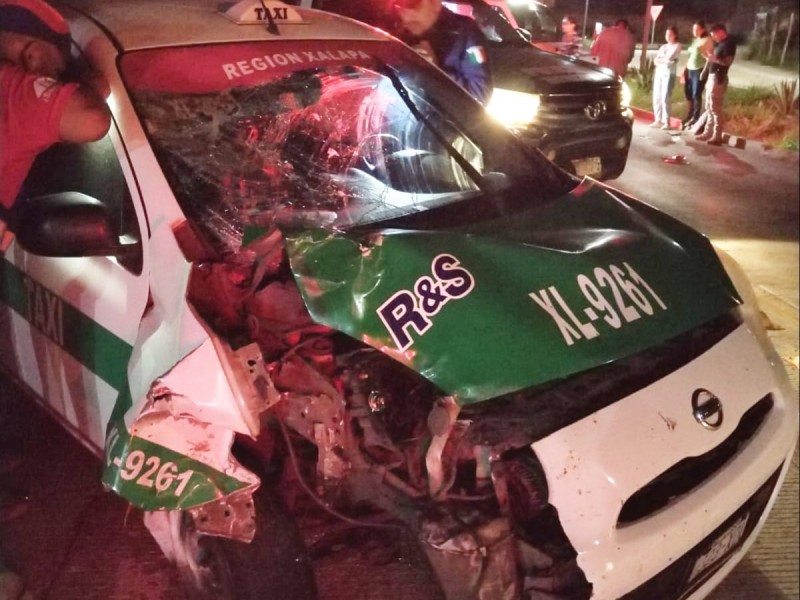 Taxista atropella a motociclista en Las Trancas-Coatepec y se fuga