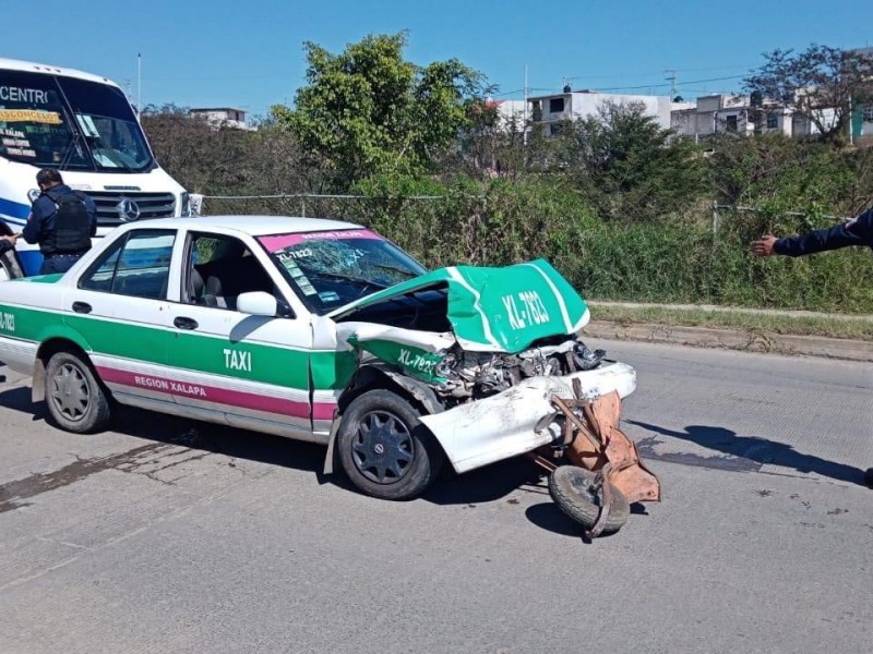 Taxista atropella a tres menores en Xalapa