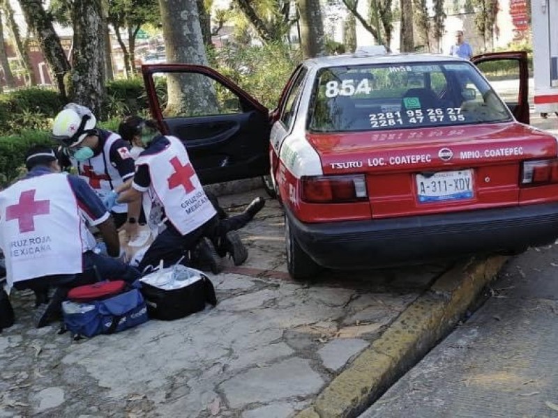 Taxista de Coatepec muere en la capital tras sufrir infarto