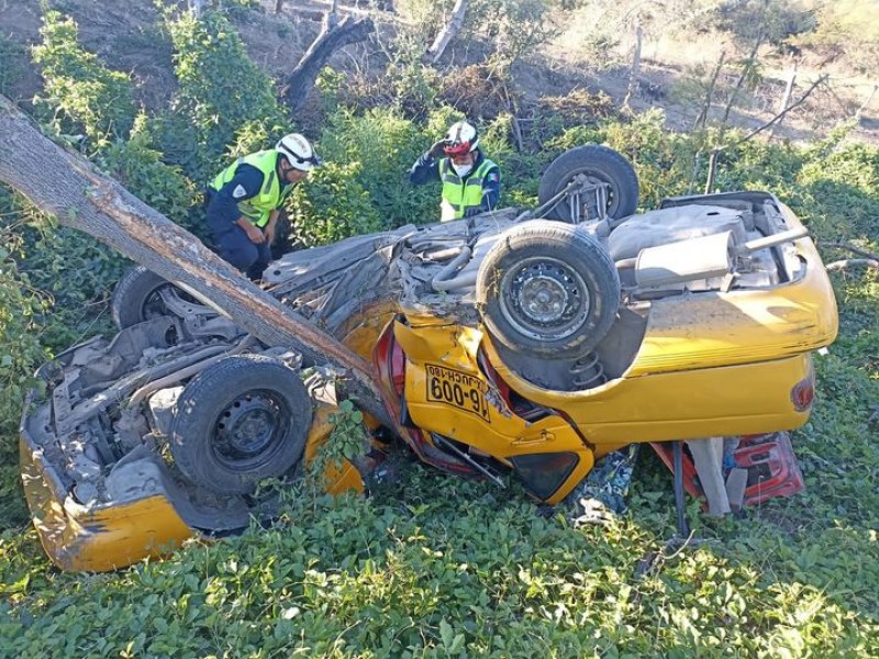 Taxista de Juchitán pierde la vida en accidente carretero