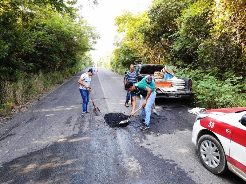Taxistas bachean carretera Tuxpan-Tamiahua