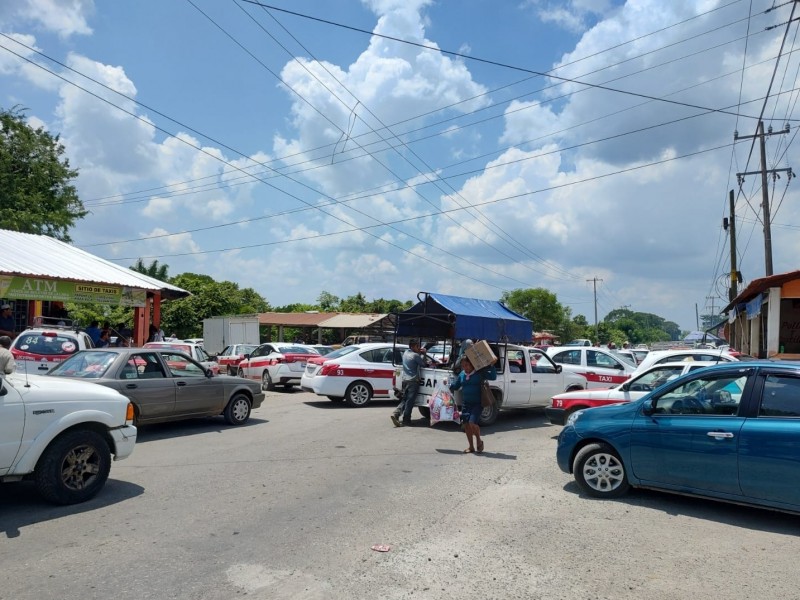 Taxistas bloquean la carretera Espinal - Coyutla