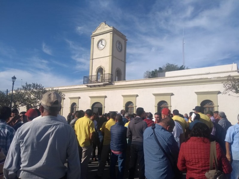 Taxistas cabeños piden más inspección y concesiones