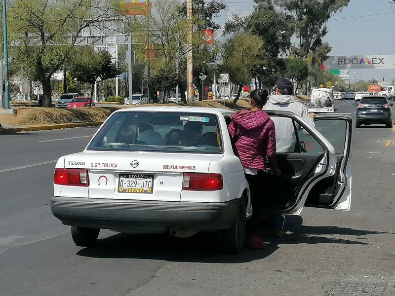 Taxistas colectivos detienen 