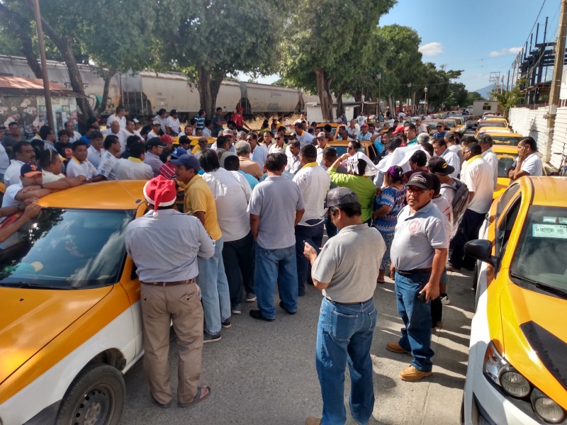 Taxistas de Ixtepec suspenden sus actividades