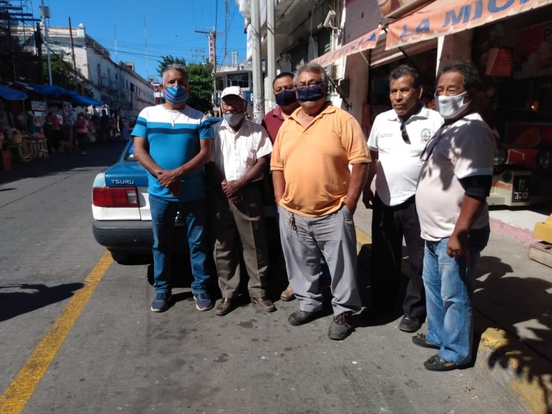 Taxistas de Juchitán se oponen a la instalación puestos navideños