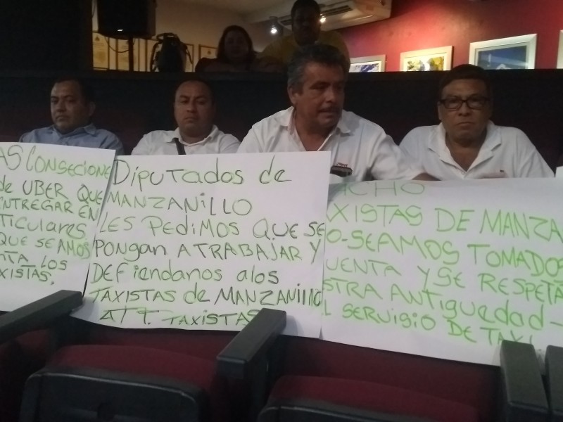 Taxistas de Manzanillo se manifiestan