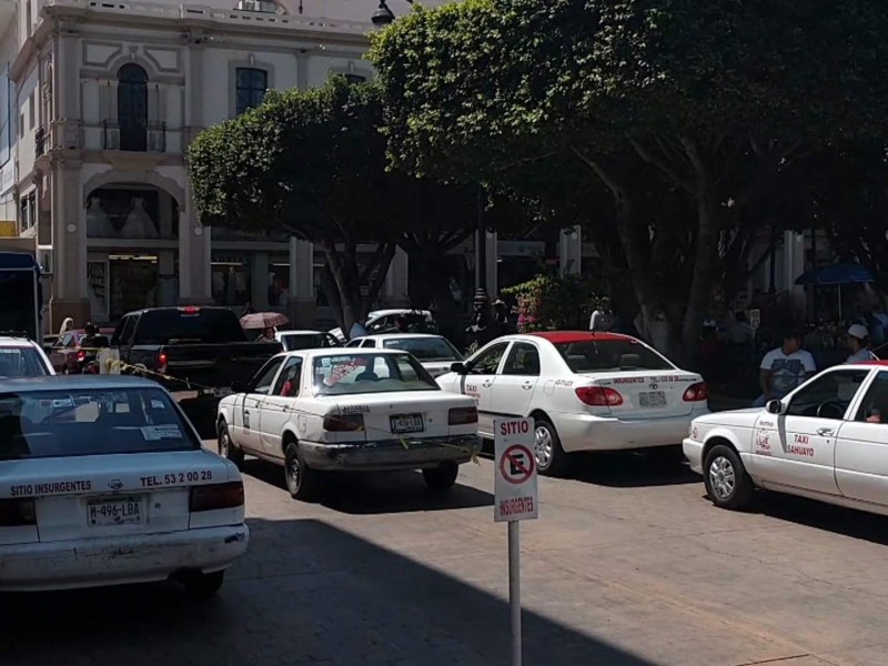 Taxistas de Sahuayo continúan con baja clientela