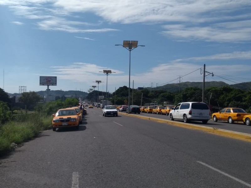 Taxistas de Salina Cruz suspenden servicio