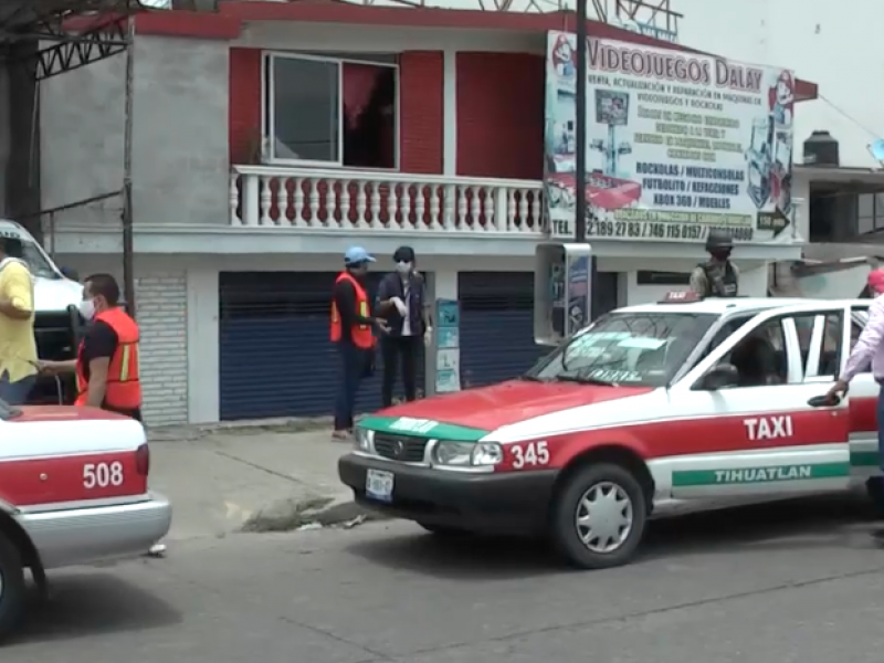 Taxistas de Tihuatlán logran acuerdos para prestar el servicio