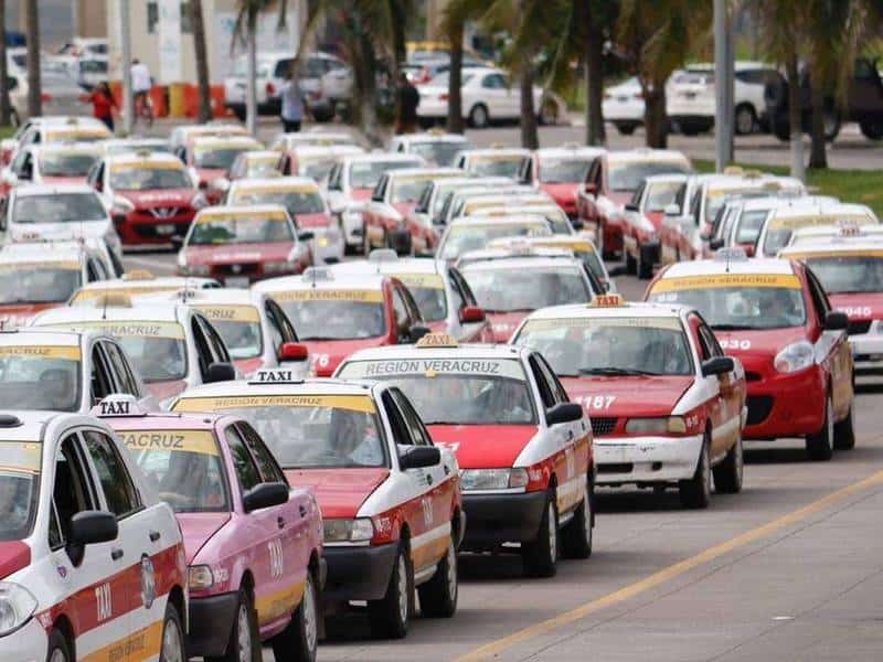 Taxistas de Veracruz piden regulación de Apss