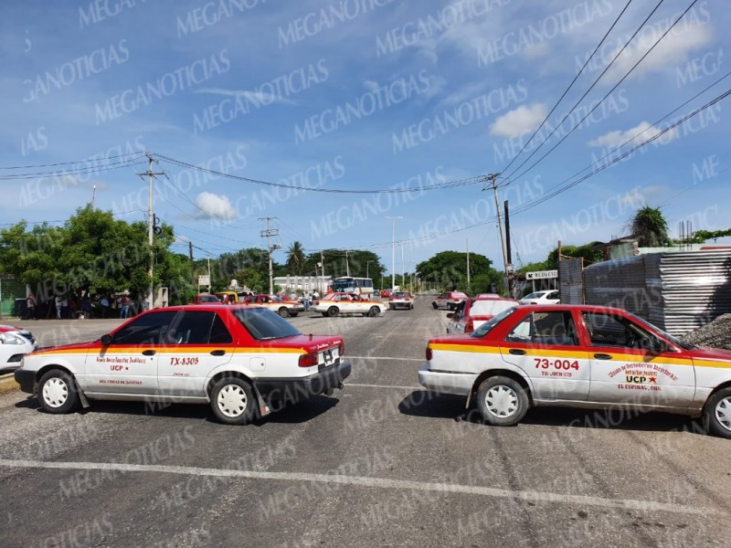 Taxistas del Espinal toman la carretera