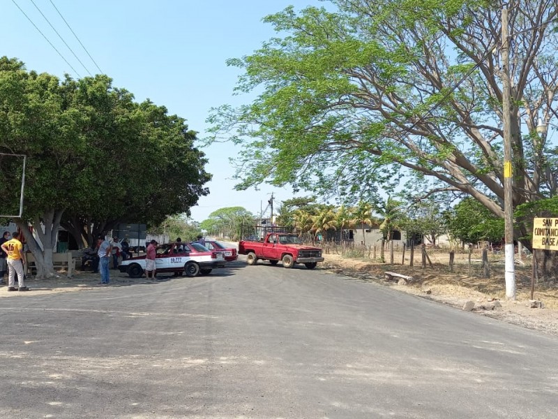 Taxistas demandan reparación de carretera en Asunción Ixtaltepec
