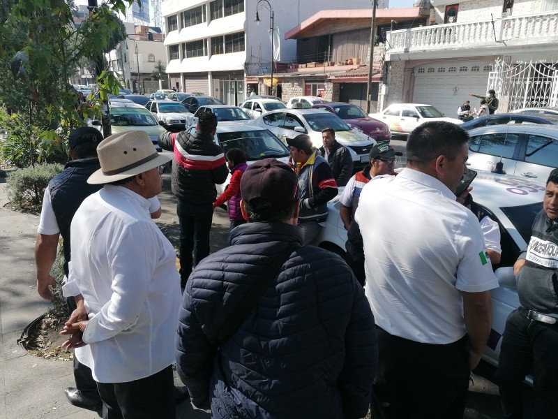 Taxistas denuncian agresiones por policias municipales de Toluca